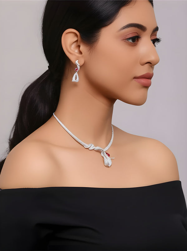 Sleek Embrace Neckless set