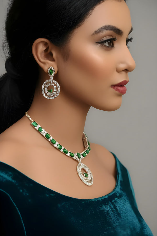 Urban Chic Lumina Neckless set